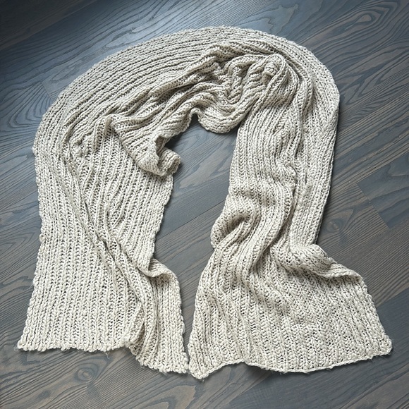 Lot of 4 Winter Scarves EUC 3 x Renee’s Accessories 1 x Mossimo - Picture 6 of 9